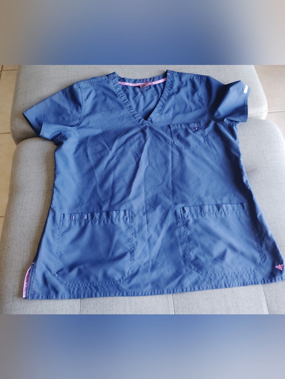 Med Couture Women Navy Blue V-Neck Scrub Top L + FREE PANTS (⚠️Need Repair